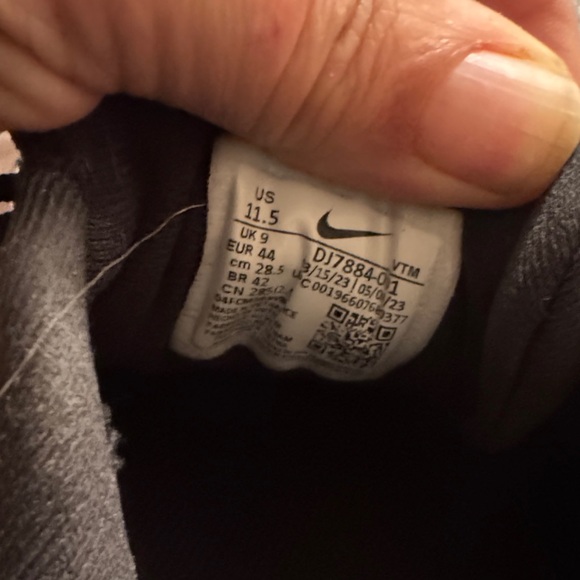 Nike Black and White Men's Sneakers - Picture 9 of 9